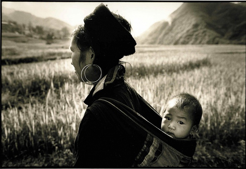 Mark Edward Harris, MOTHER AND BABY, SAPA VIETNAM 2003
Photography, 16 x 20 in. (40.6 x 50.8 cm)
Open Edition Prints, Silver Gelatin
HAR030
$1,100
Gallery staff will contact you 72 hours after purchase regarding any additional shipping costs.