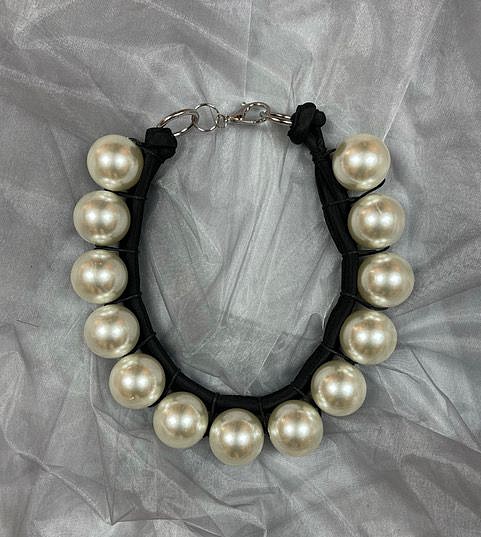 Stella Thomas Designs, OVERSIZED WHITE RESIN BALL NECKLACE 15
Resin
THOM520
$425
Gallery staff will contact you 72 hours after purchase regarding any additional shipping costs.